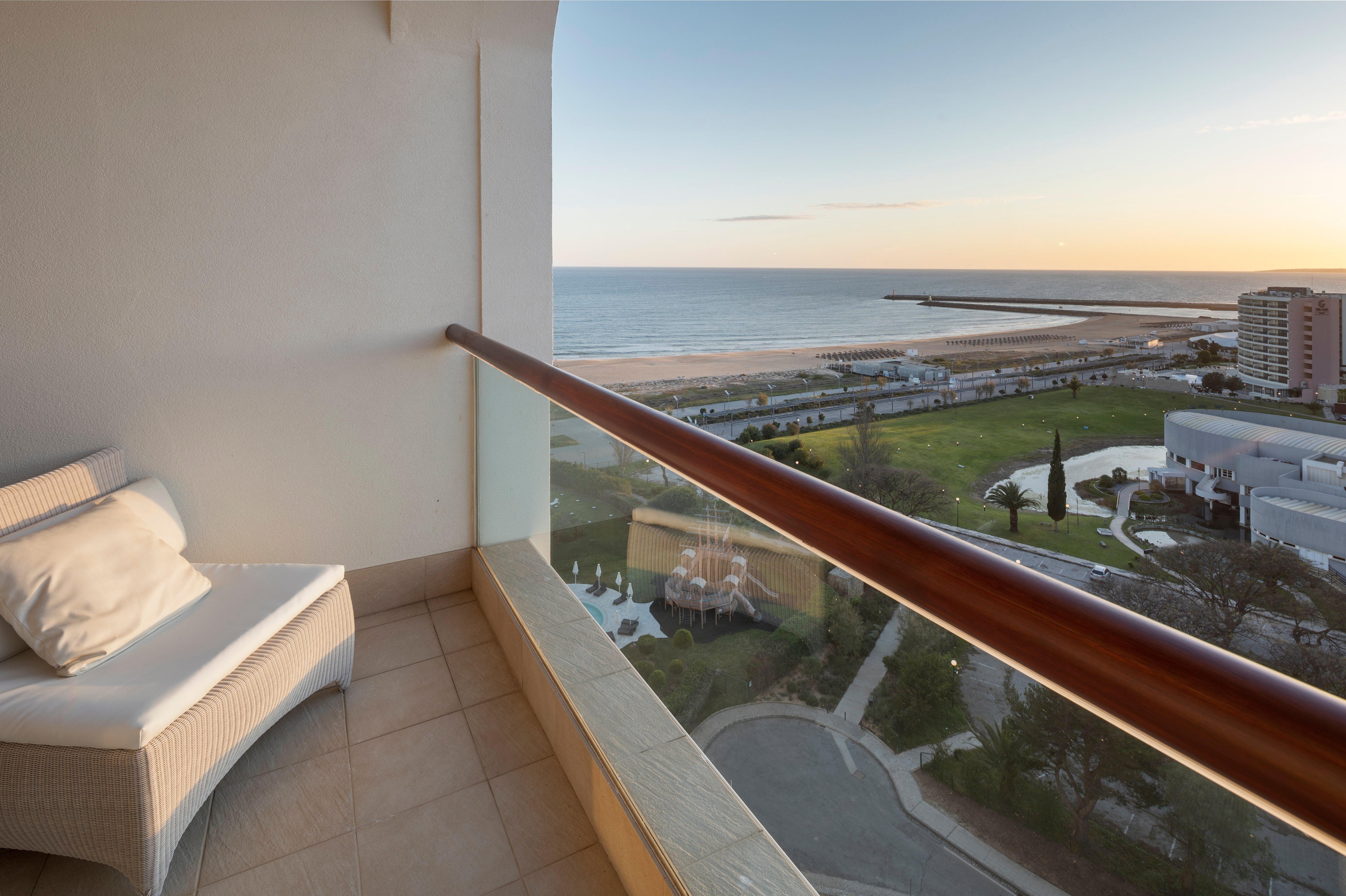 クラウンプラザ ヴィラモーラ ヴィラモウラ エクステリア 写真 A balcony