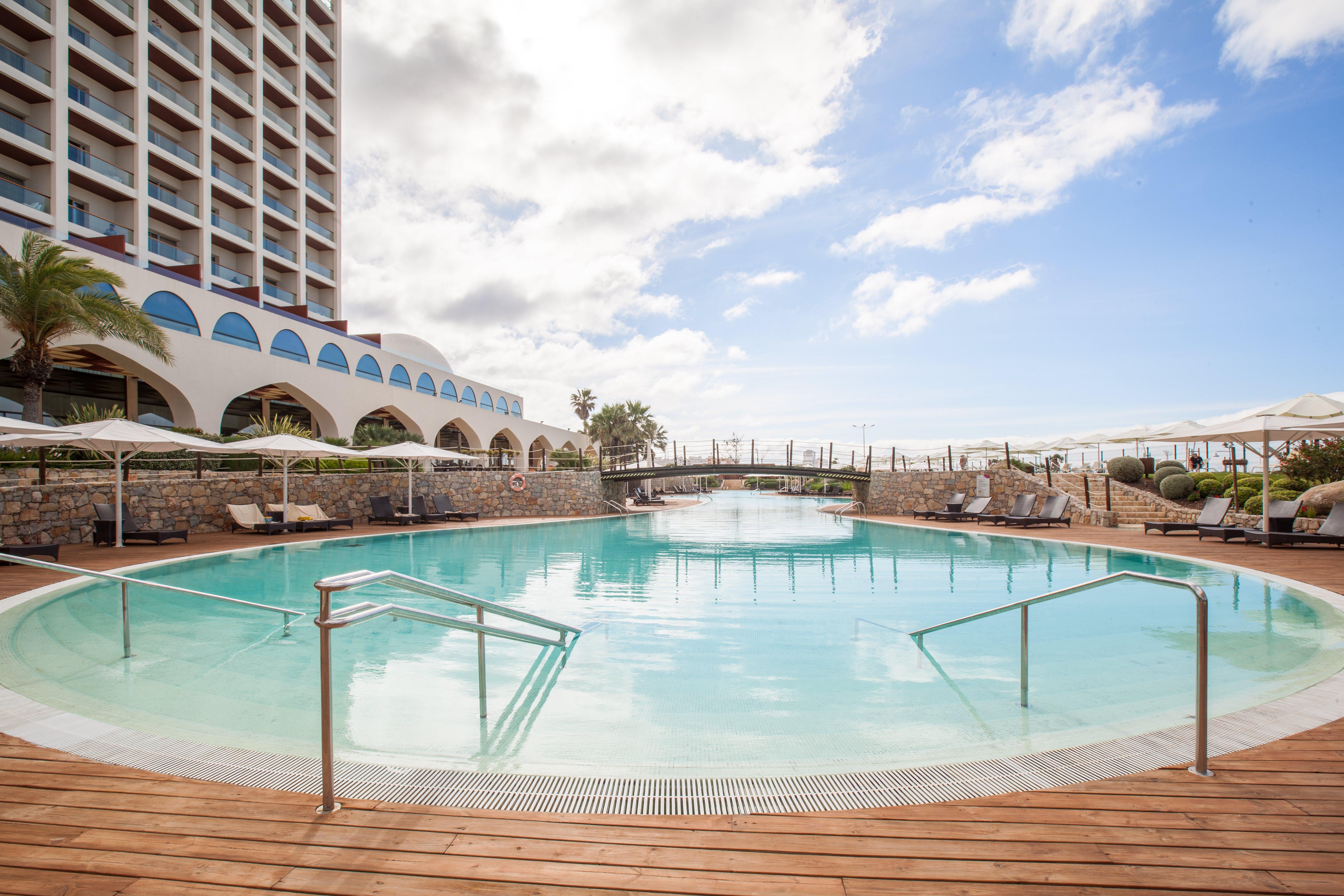 クラウンプラザ ヴィラモーラ ヴィラモウラ エクステリア 写真 Pool at the hotel