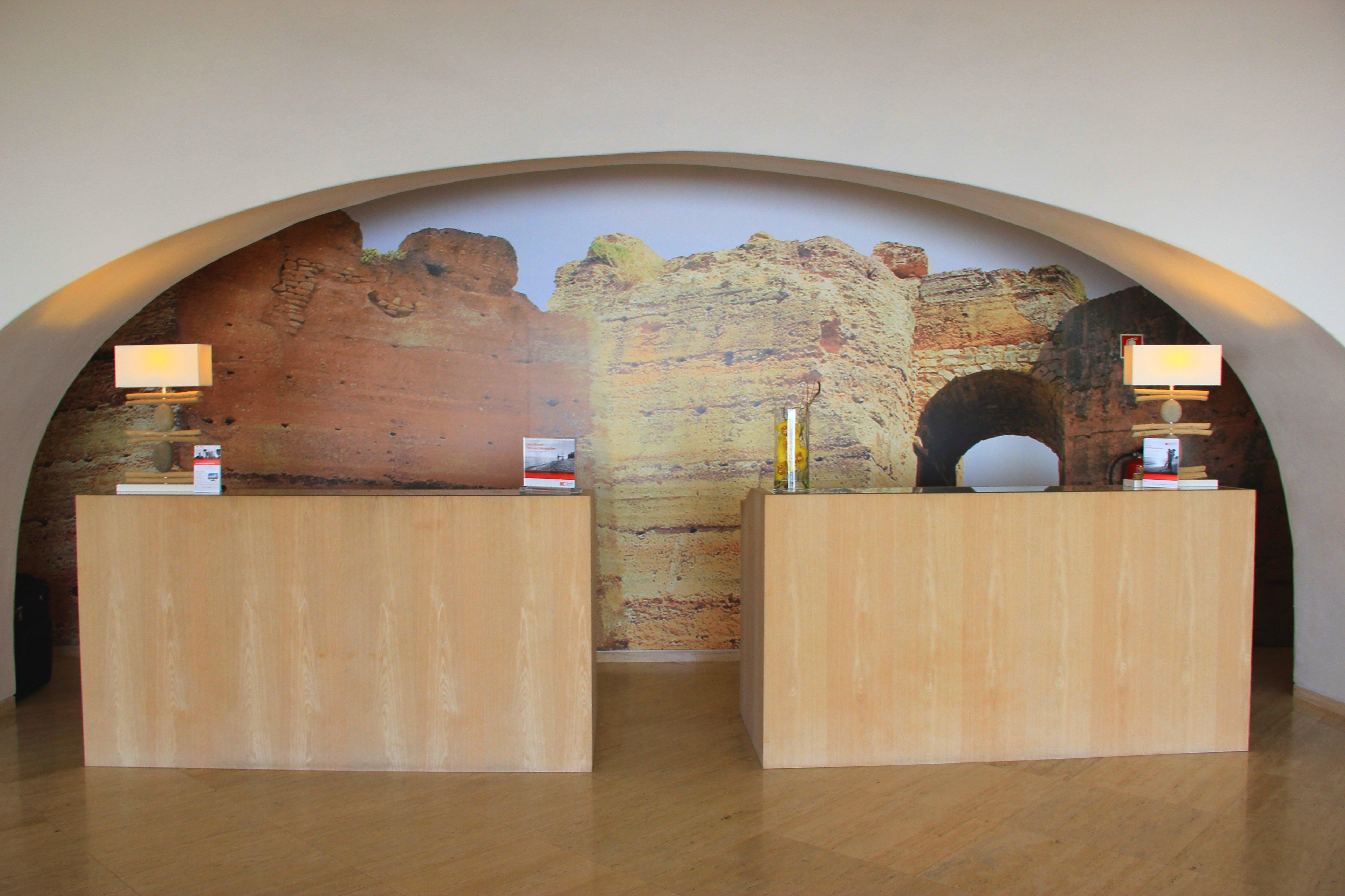 クラウンプラザ ヴィラモーラ ヴィラモウラ エクステリア 写真 The reception desk at the hotel