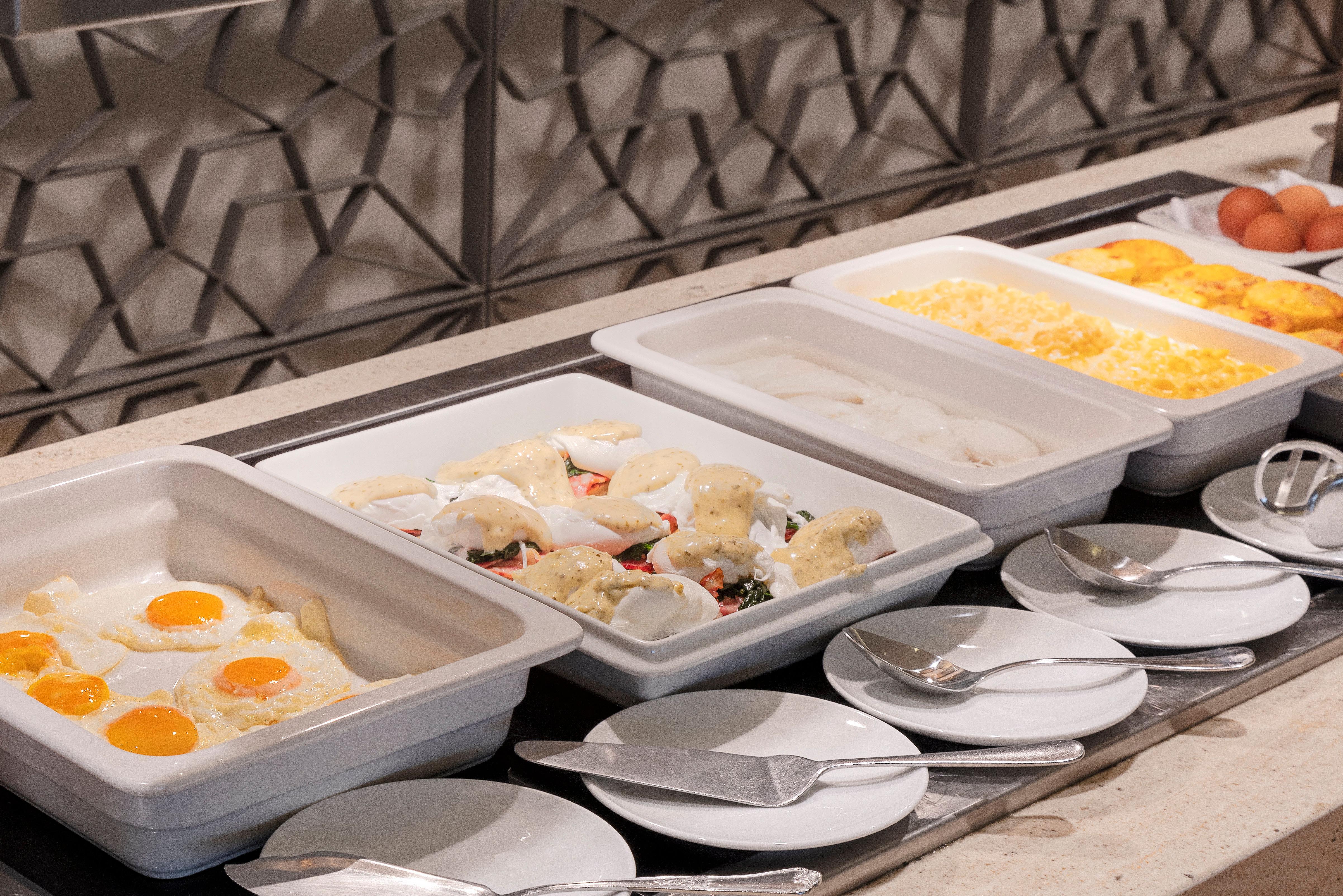 クラウンプラザ ヴィラモーラ ヴィラモウラ エクステリア 写真 A breakfast buffet
