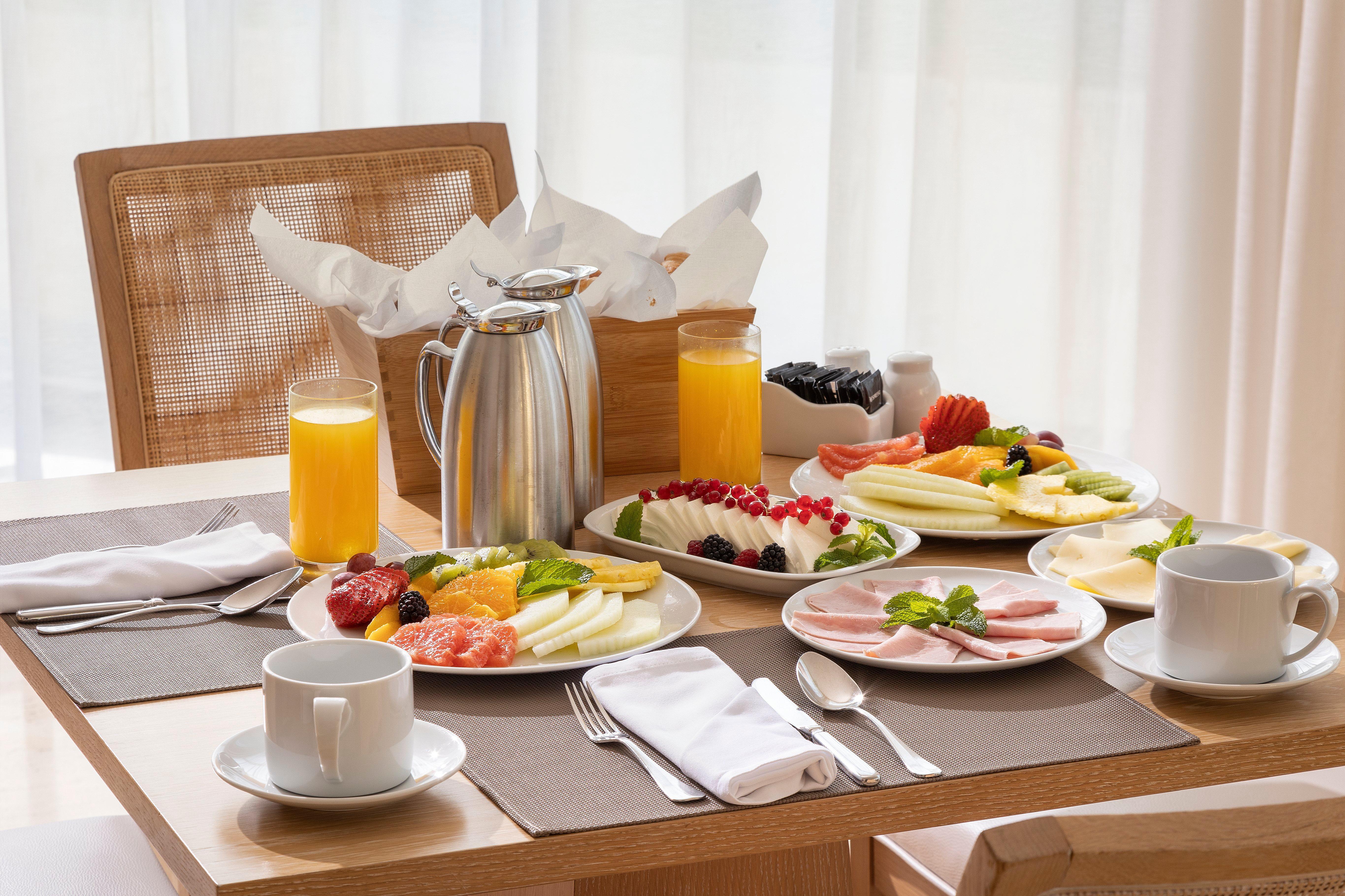 クラウンプラザ ヴィラモーラ ヴィラモウラ エクステリア 写真 A continental breakfast