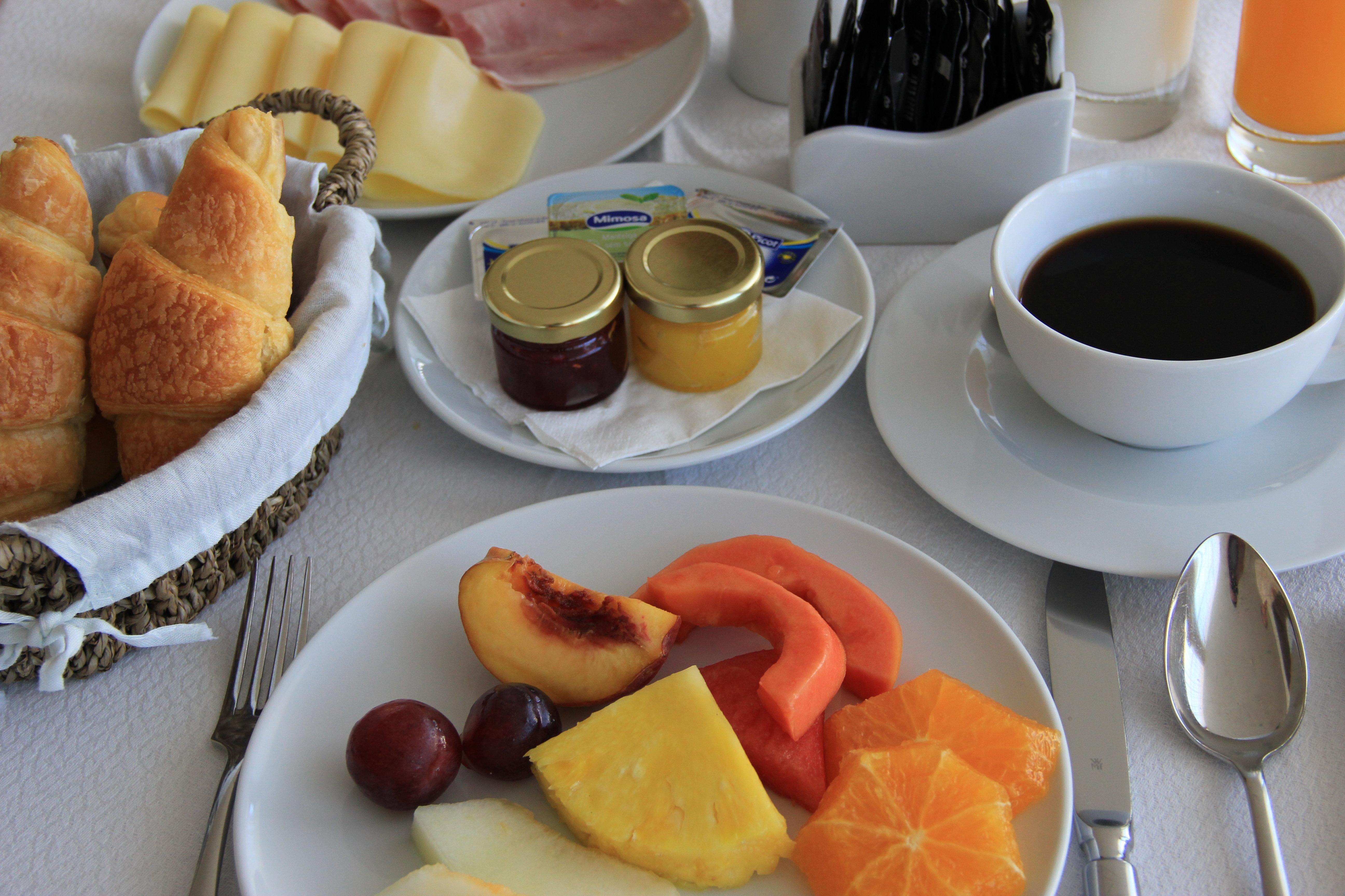 クラウンプラザ ヴィラモーラ ヴィラモウラ エクステリア 写真 Continental breakfast