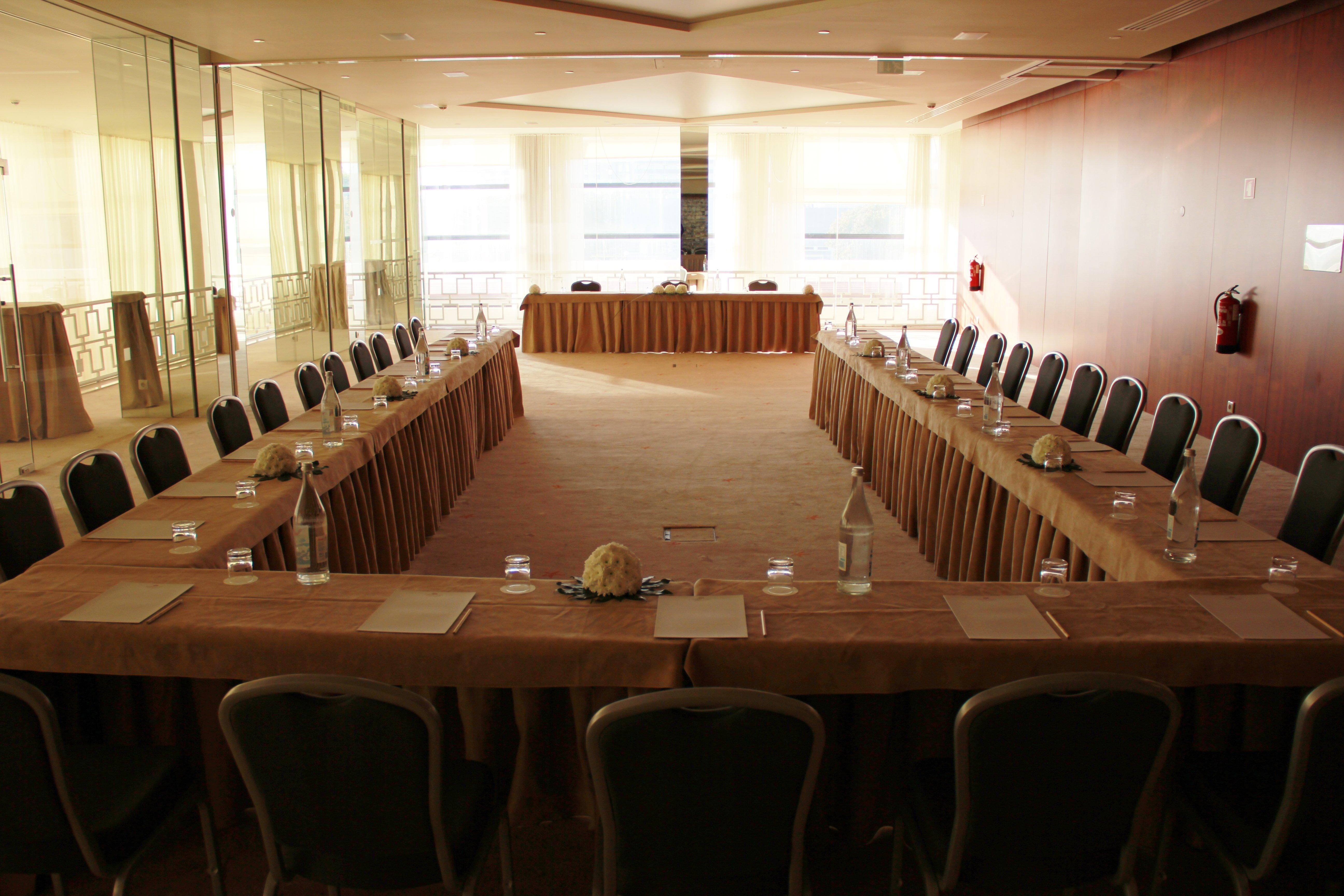 クラウンプラザ ヴィラモーラ ヴィラモウラ エクステリア 写真 The conference room of the European University Barcelona